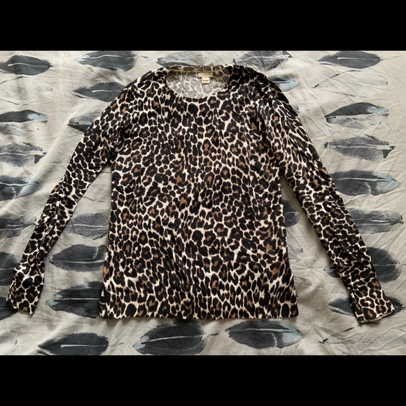 🖤 SOLD - J Crew Tippi Leopard print sweater 🐆 - Picture 1 of 3